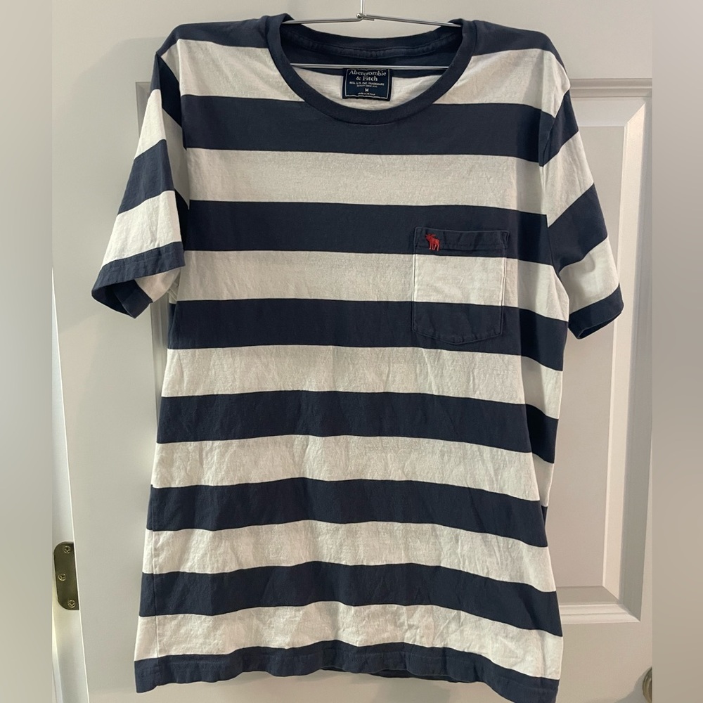 Men’s Abercrombie & Fitch short sleeve t-shirt. Size medium
